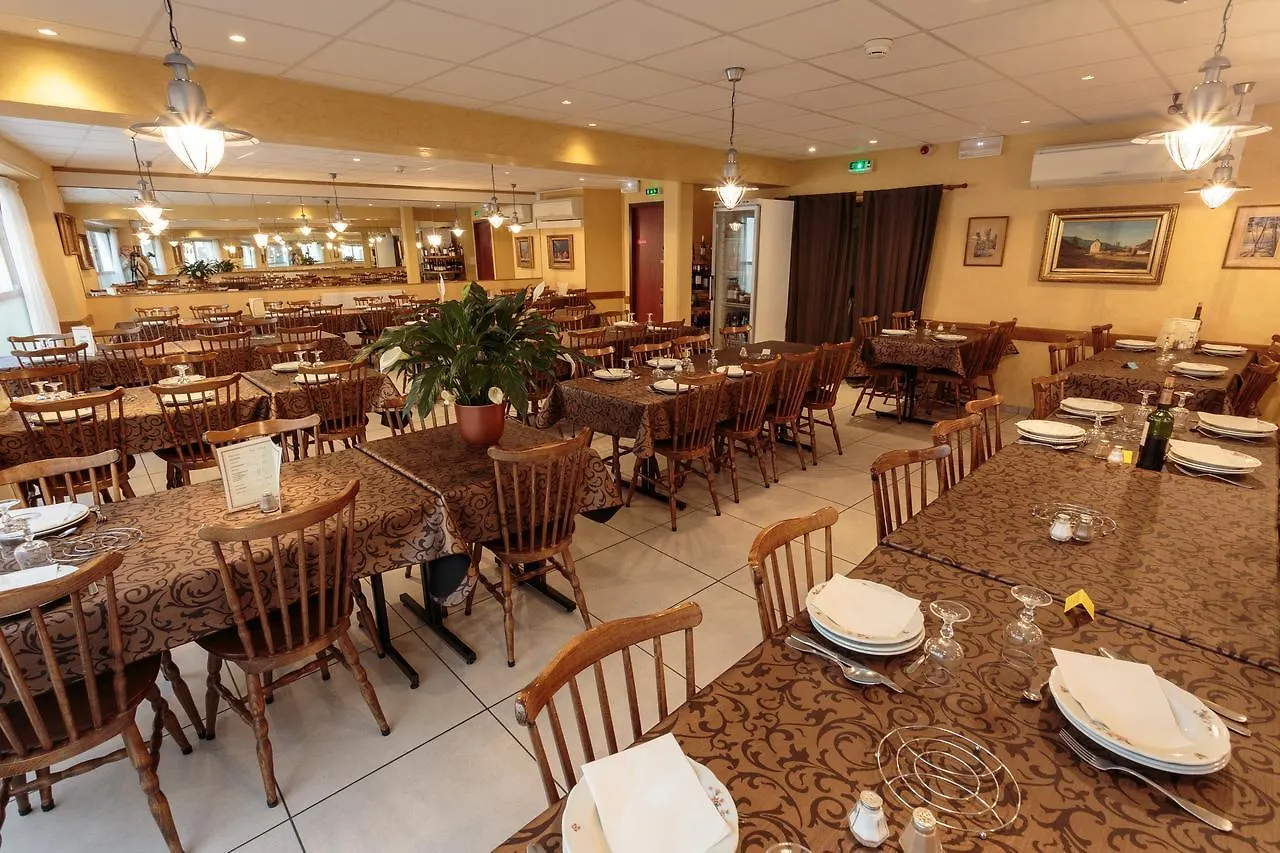 Hotel Saint Sebastien 루르드 2*,
